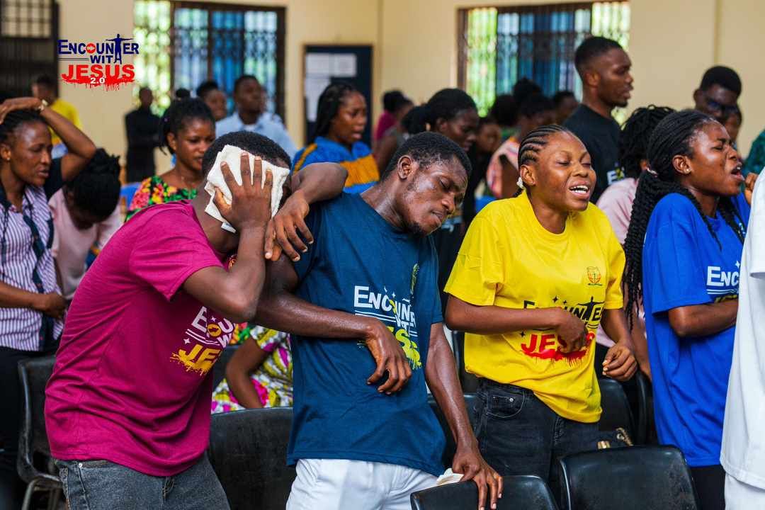 Prayer at a Hope Hills Mission event